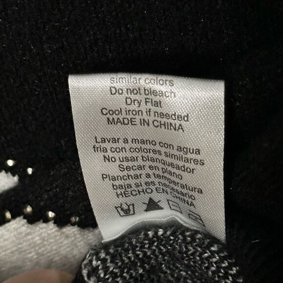 Ont Welfth Black White Heart Soft Stretch Pullover Sweater Medium - Picture 6 of 8